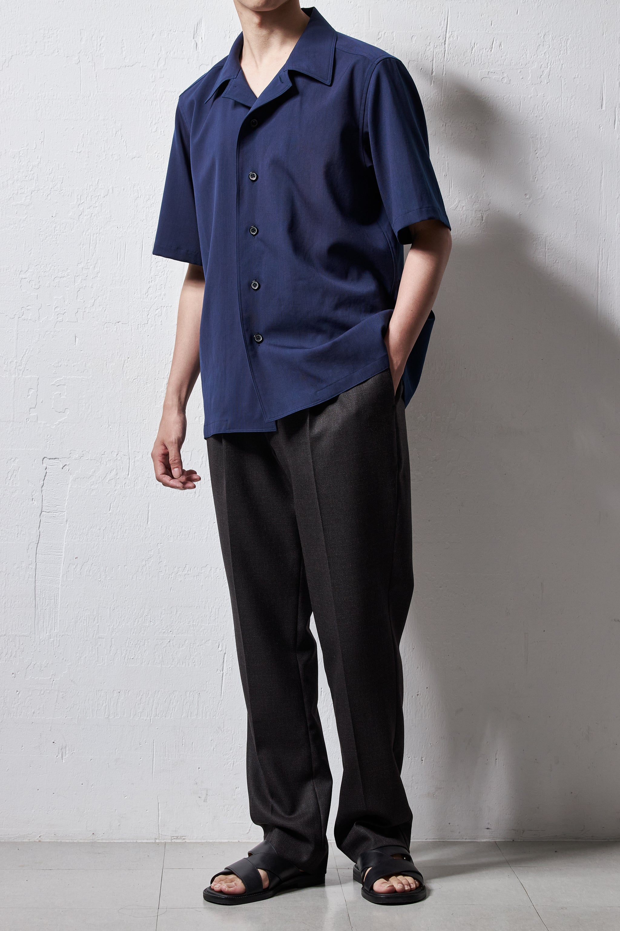 Ttk【新品未使用品】山内 ウールメッシュクロススラックス 山内 / ウールメッシュクロス・ワンタックスラックス 洗い加工